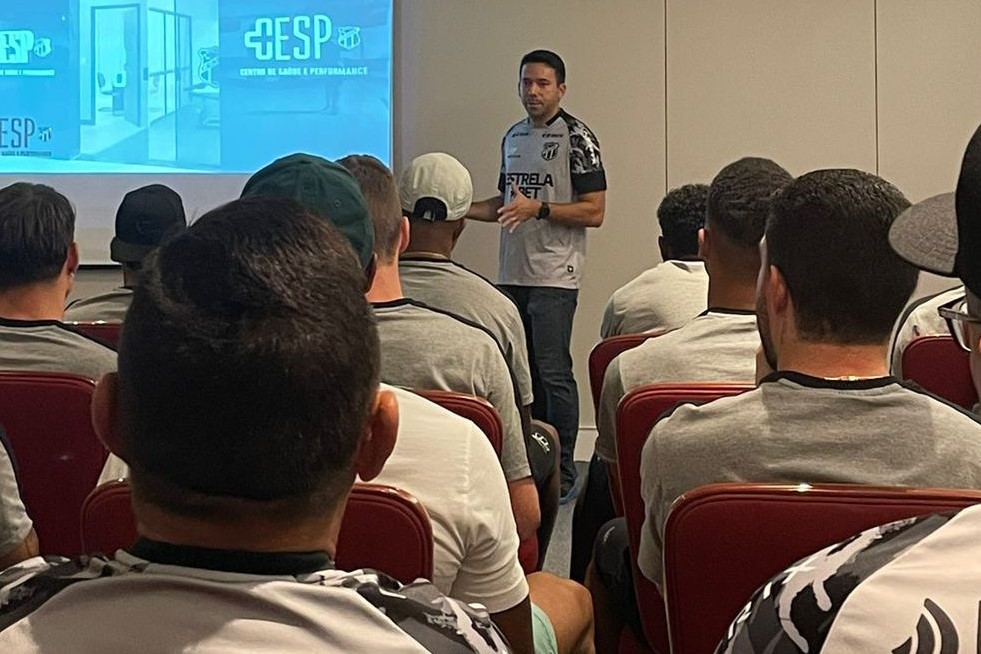 Quinta-feira de atividades começou com palestra de equipes do CESP