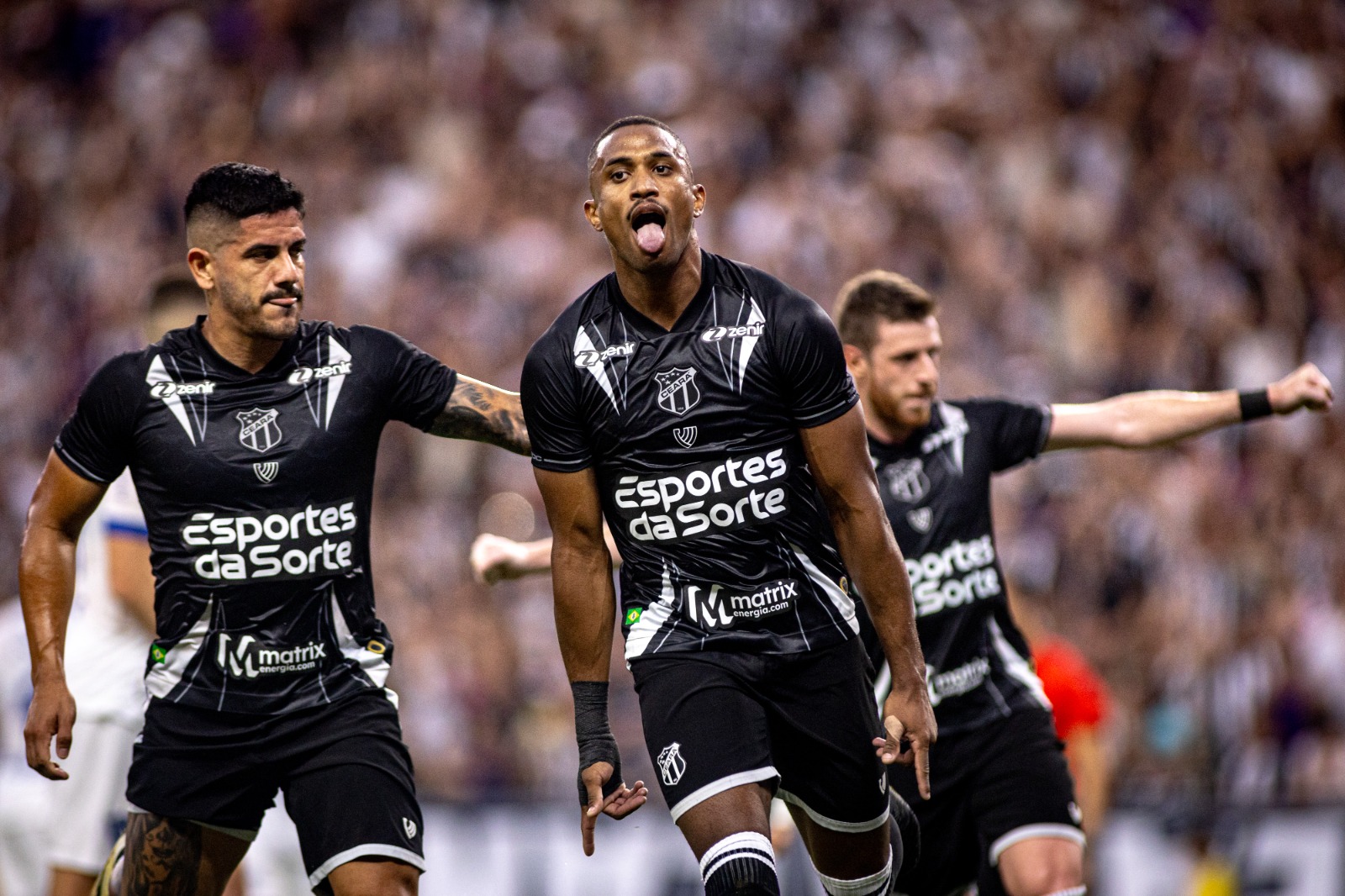 Com gols de Saulo Mineiro e Erick Pulga, Ceará bate o Paysandu/PA por 2 a 1 na Arena Castelão