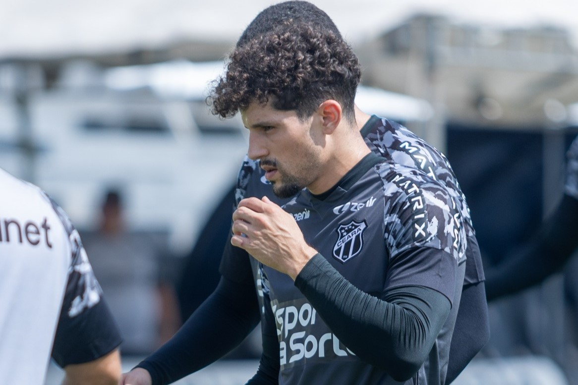 Ceará conclui segundo dia de atividade de pré-temporada com treino com bola