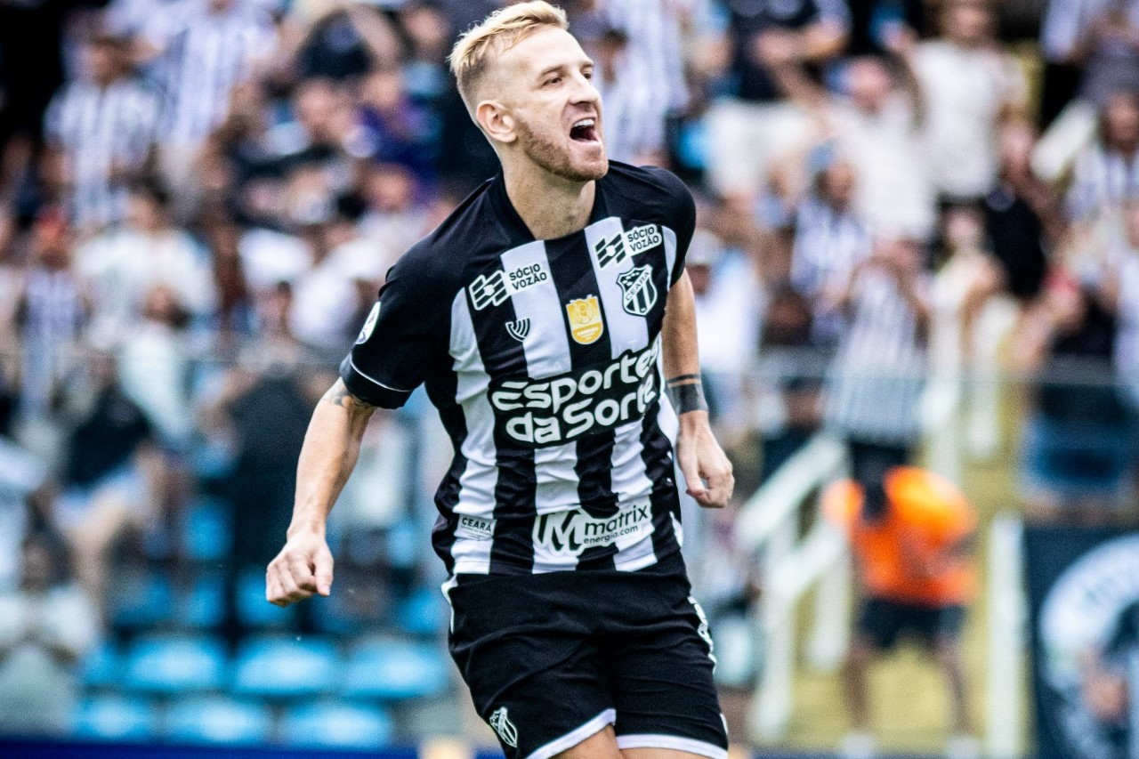 Craque da partida, Pedro Henrique dedica vitória à torcida e celebra primeiro gol pelo Ceará: "É só início"