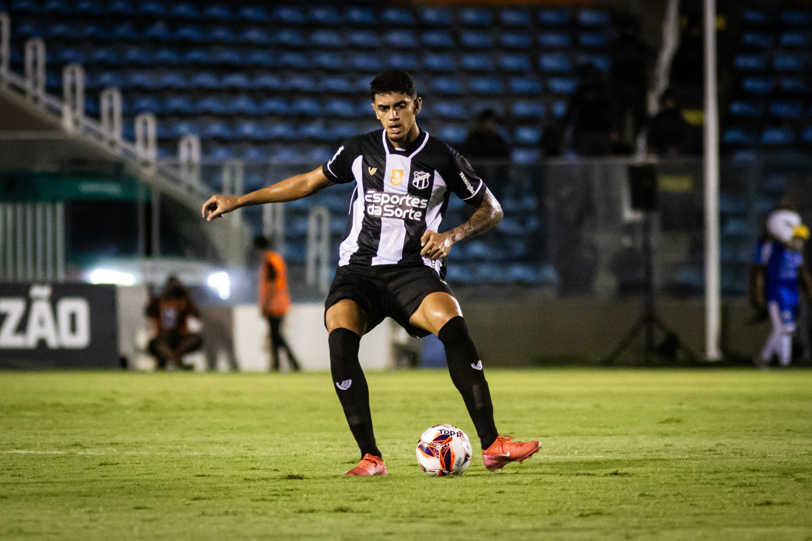 "Camisa histórica e pesada", diz Pedro Gilmar, após estrear profissionalmente pelo Ceará