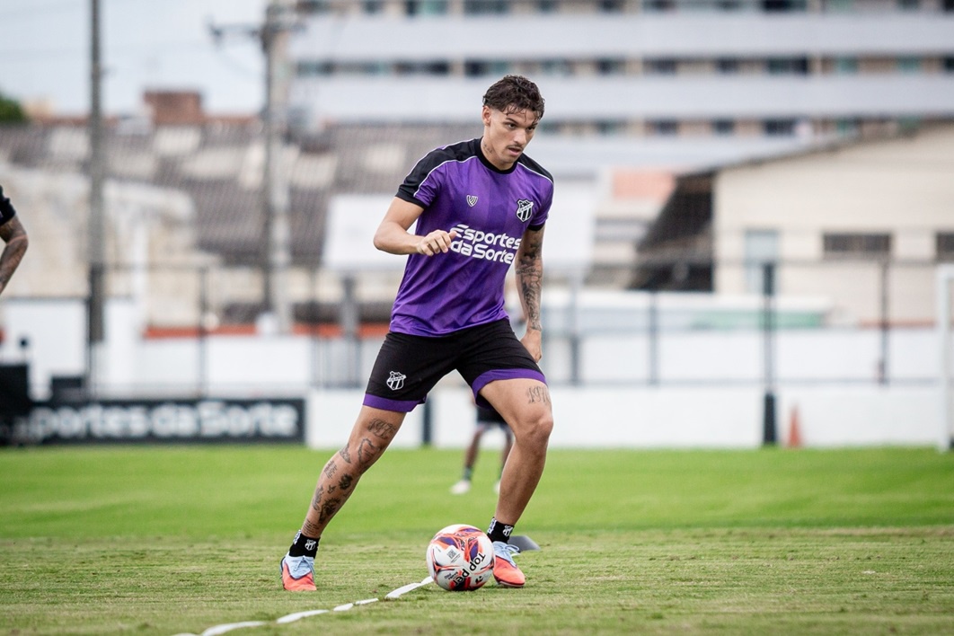 Com vídeo e treino técnico-tático, Ceará encerra preparação para duelo contra o Floresta