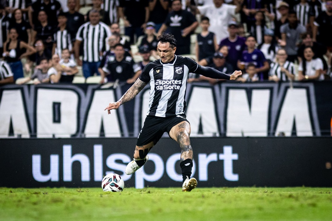 Após vitória, Vina exalta início do Ceará na Série B e destaca apoio da Nação: “Trazê-los cada vez mais para o nosso lado”