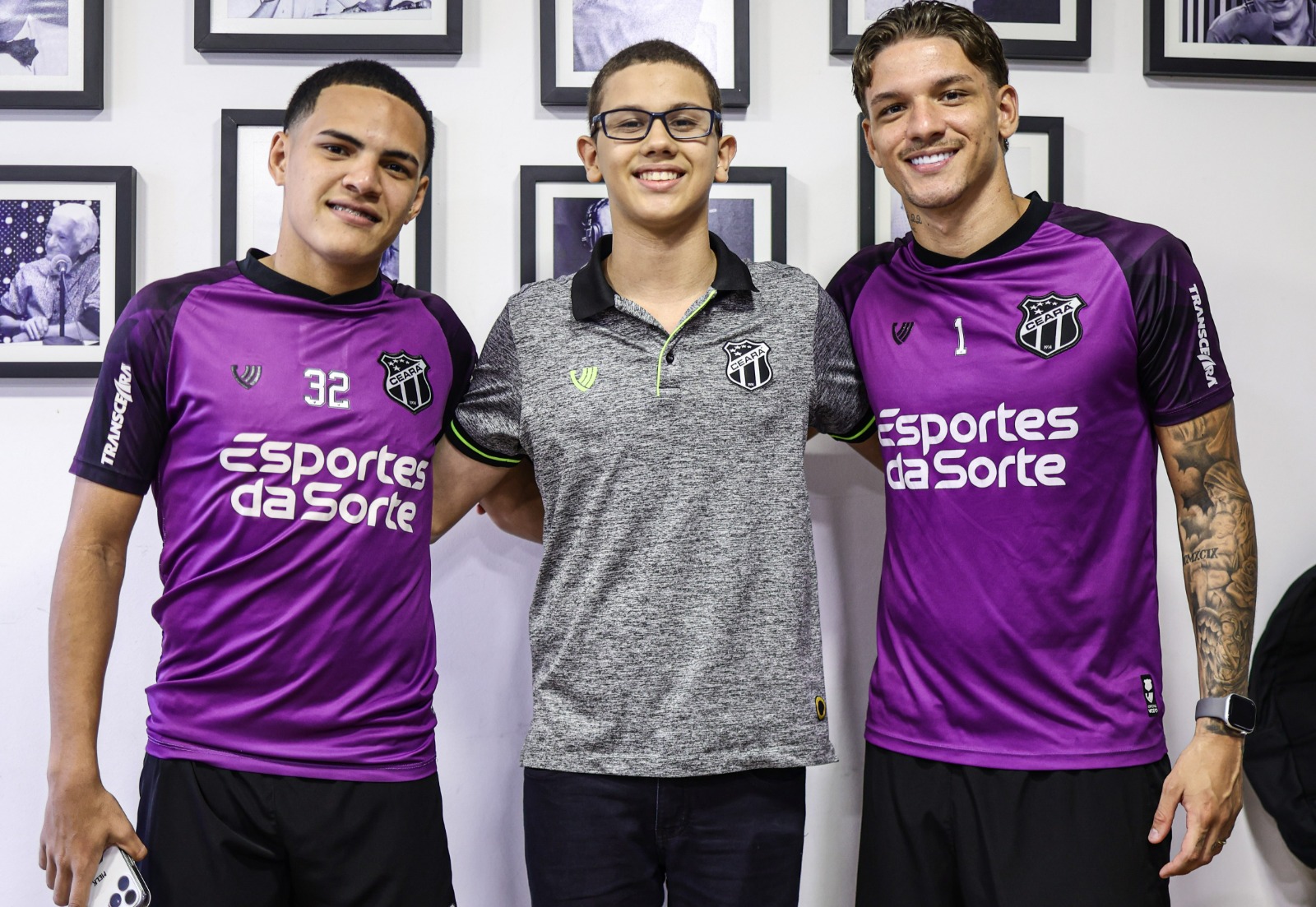 Aprovado no vestibular aos 12 anos, alvinegro superdotado Lucca Aragão visita CAP e conhece atletas