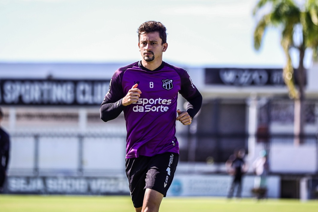 Antes de embarcar para Goiânia, Ceará realiza último treino no Carlos de Alencar Pinto (CAP)