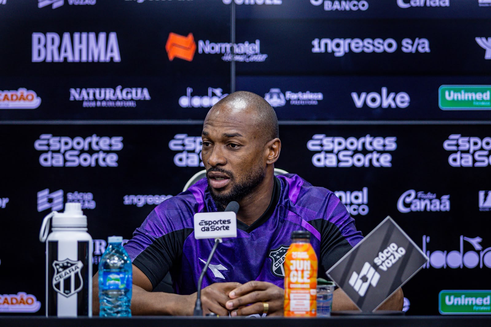 Em entrevista coletiva, Luiz Otávio projeta duelo com o Avaí e fala sobre influência a jovens atletas do elenco alvinegro