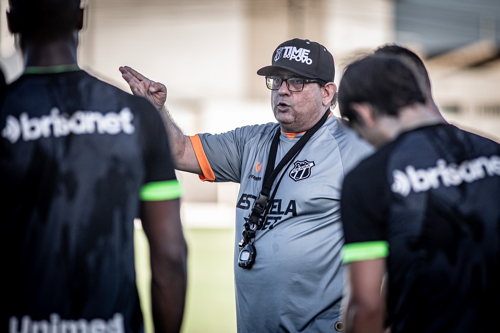 No segundo dia de treinos da semana, Guto Ferreira comanda atividade tática na Cidade Vozão