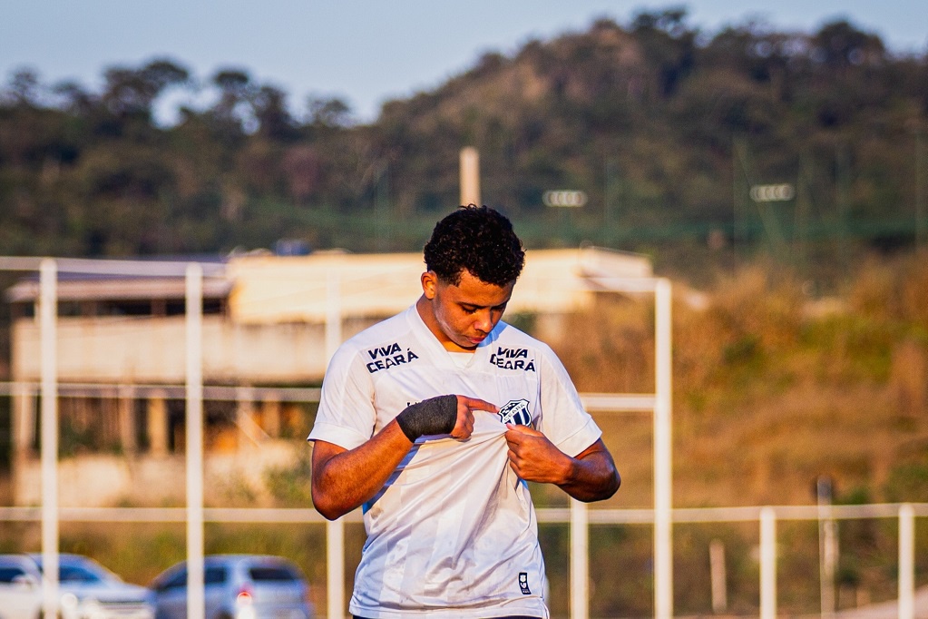 Artilheiro da Copa Brasileirinho, Cláudio Gama celebra título conquistado: 'Voltar à capital com o troféu e a artilharia"
