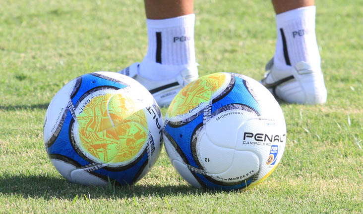 Elenco do Ceará vai treinar em dois turnos nesta segunda-feira