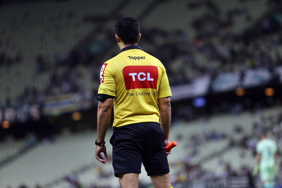CBF define staff de arbitragem para jogo do Ceará contra o Grêmio 