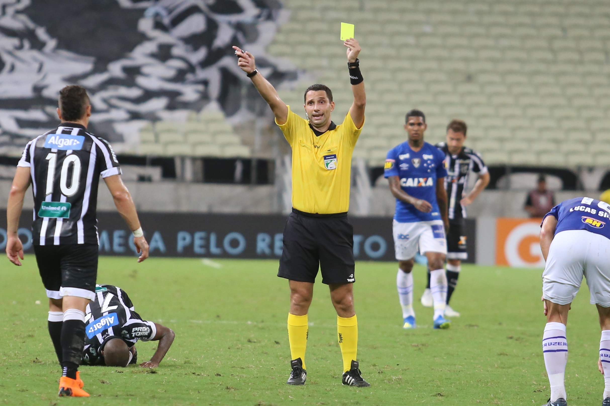 Arbitragem definida para Avaí e Ceará, pela 6ª rodada do Brasileirão