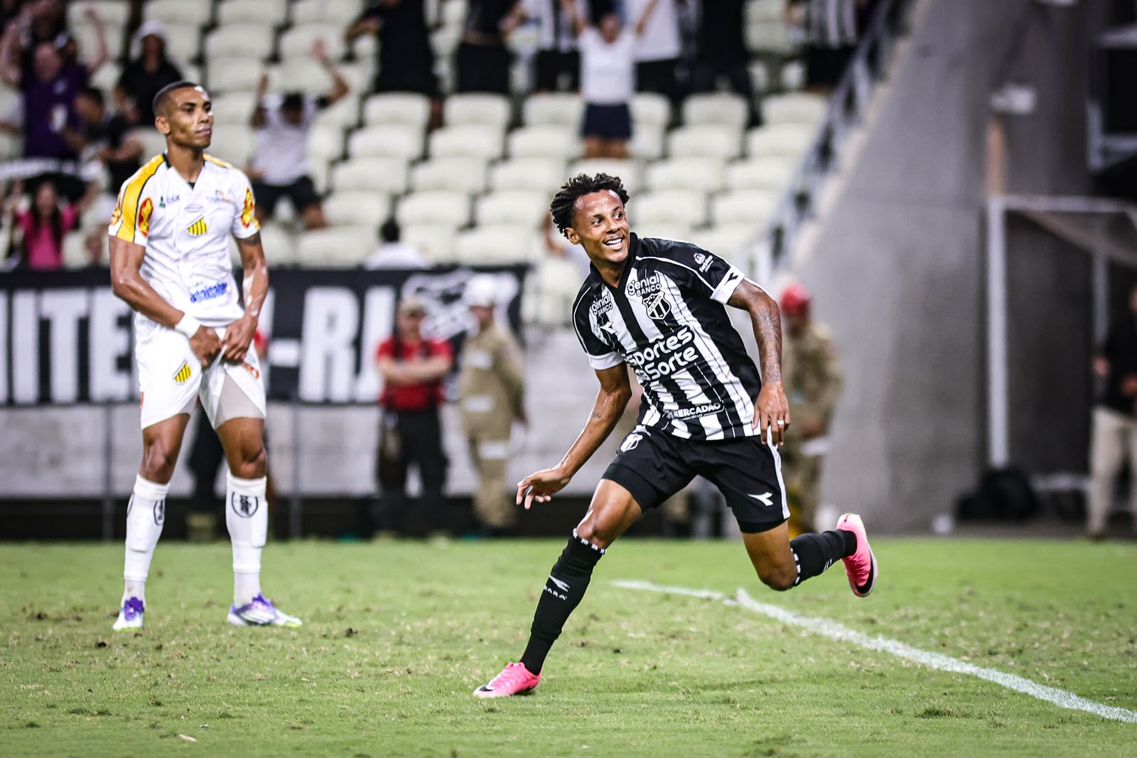 Camp. Brasileiro: Melk e Rian marcam, Ceará virá para cima do líder Novorizontino e vence por 2 x 1