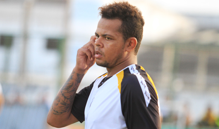 Pensando no Vitória/BA, Bill se recupera e começa a trabalhar