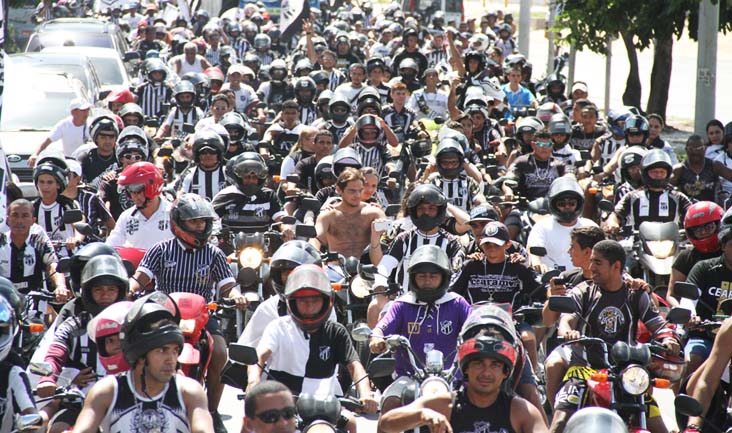 Torcedores se mobilizam e #CarreataPentaTRI deixa a cidade alvinegra