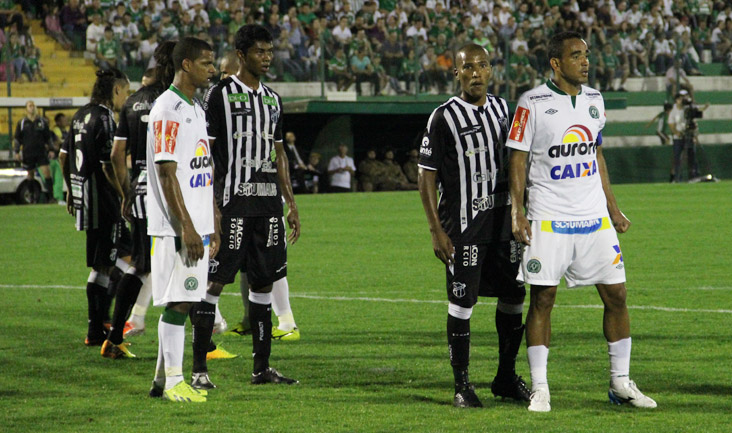 Ceará sofre gol irregular nos acréscimos e empata com a Chapecoense