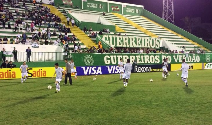 Bill marca duas vezes e Ceará vence a Chapecoense de virada