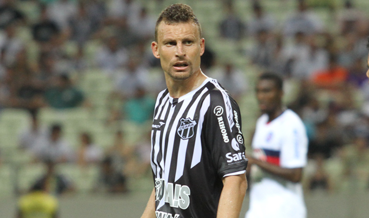 Suspenso, zagueiro Cleiton não encara o Itabaiana/SE