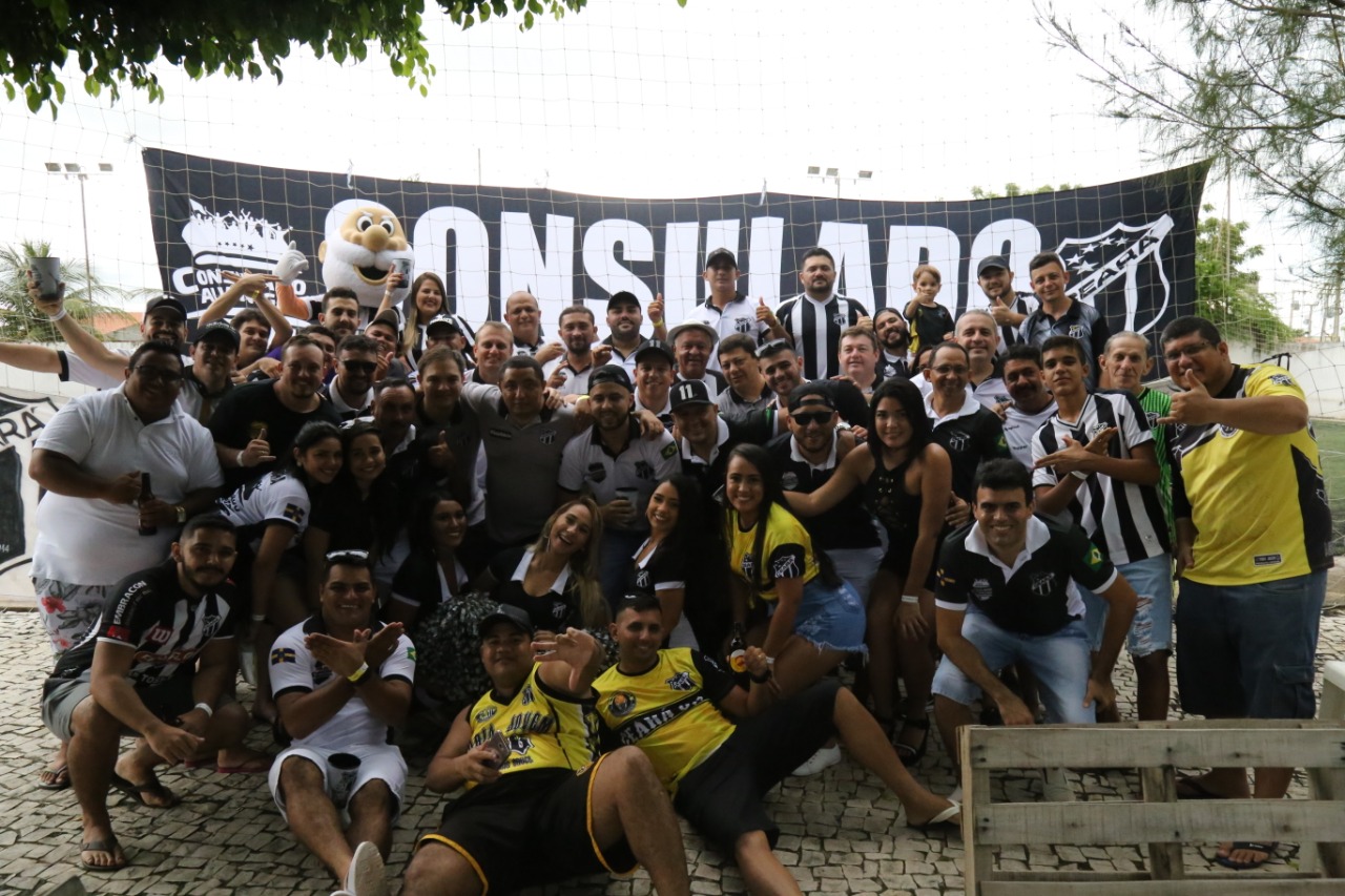 Festa entre torcedores celebrou um ano de fundação do Consulado Alvinegro de Russas 