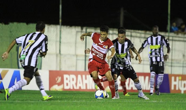 Ceará sente a falta de entrosamento e perde invencibilidade diante do CRB