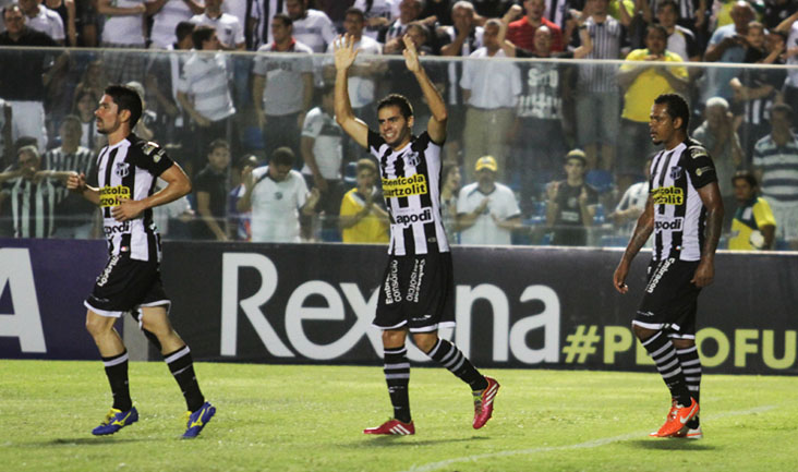 Em jogo eletrizante, Ceará e Chapecoense ficam no 1 x 1 e Vozão avança