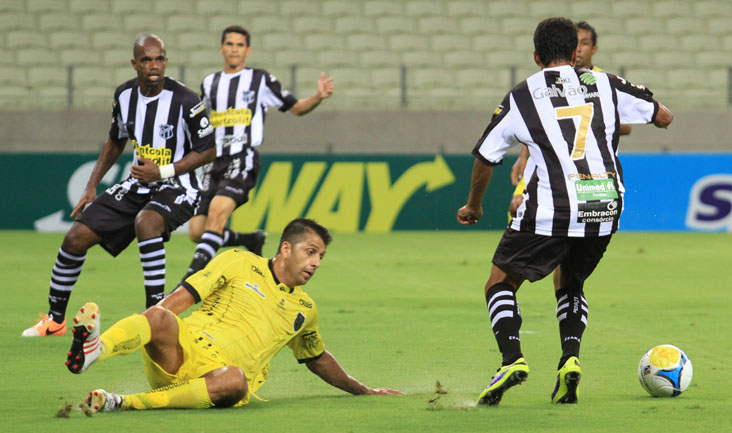 Diego Ivo e Tadeu marcam contra o Treze e Ceará garante classificação
