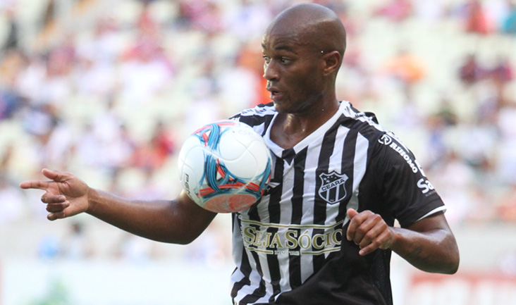 Bem na marcação, Diogo Orlando vem se firmando na defesa alvinegra