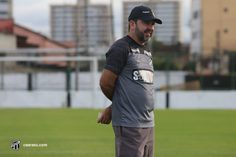 Satisfeito com a boa atuação no último jogo, Enderson repetirá esquema tático diante do Avaí