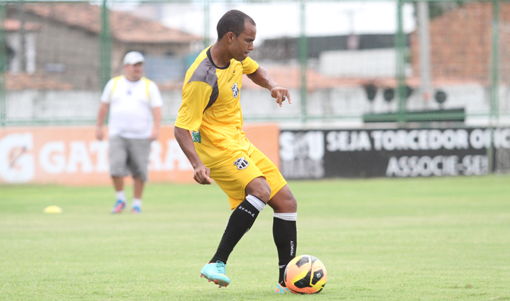 Lateral-direito Eric confia no trabalho e na dedicação do grupo