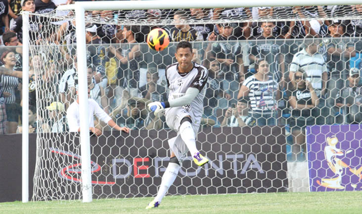 Fernando Henrique pede confiança aos companheiros