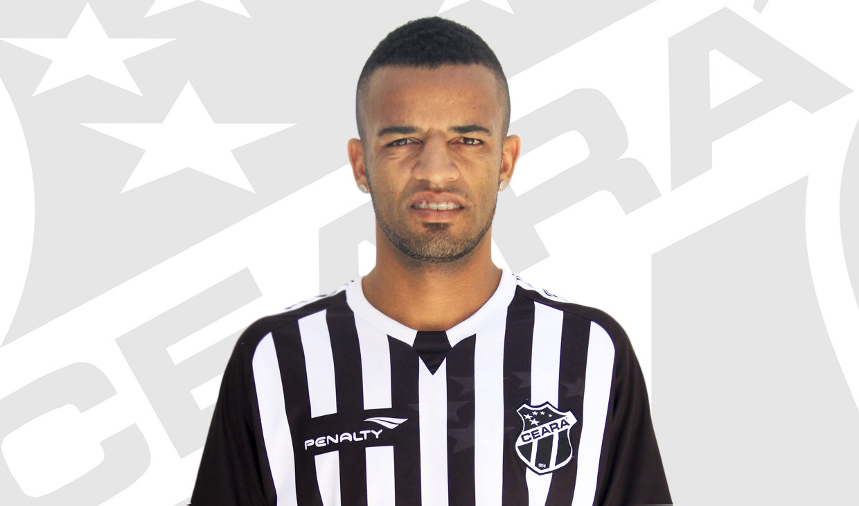 Lateral-esquerdo Hélder é o novo reforço do Mais Querido