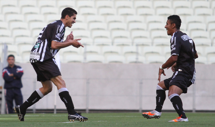 Ceará vence o Icasa por 3 x 1 e assume a liderança do Estadual 2013