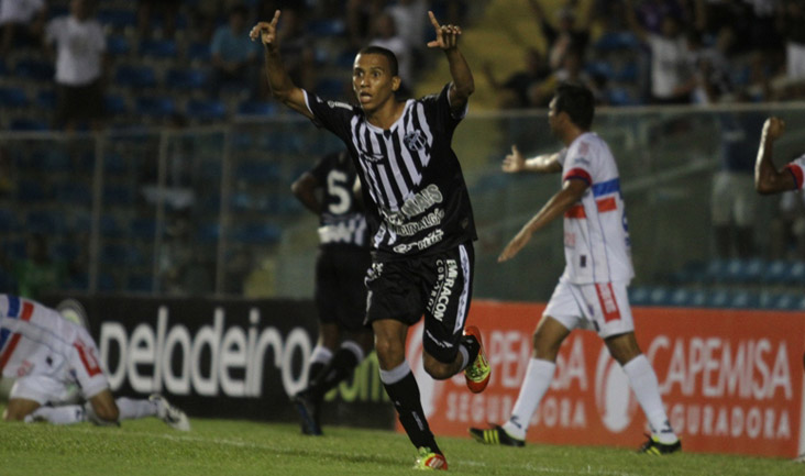 Ceará aplica 3 x 0 no Itabaiana e assume a liderança do grupo