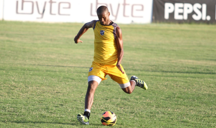 Rafael Vaz pede foco total para a estreia no Cearense