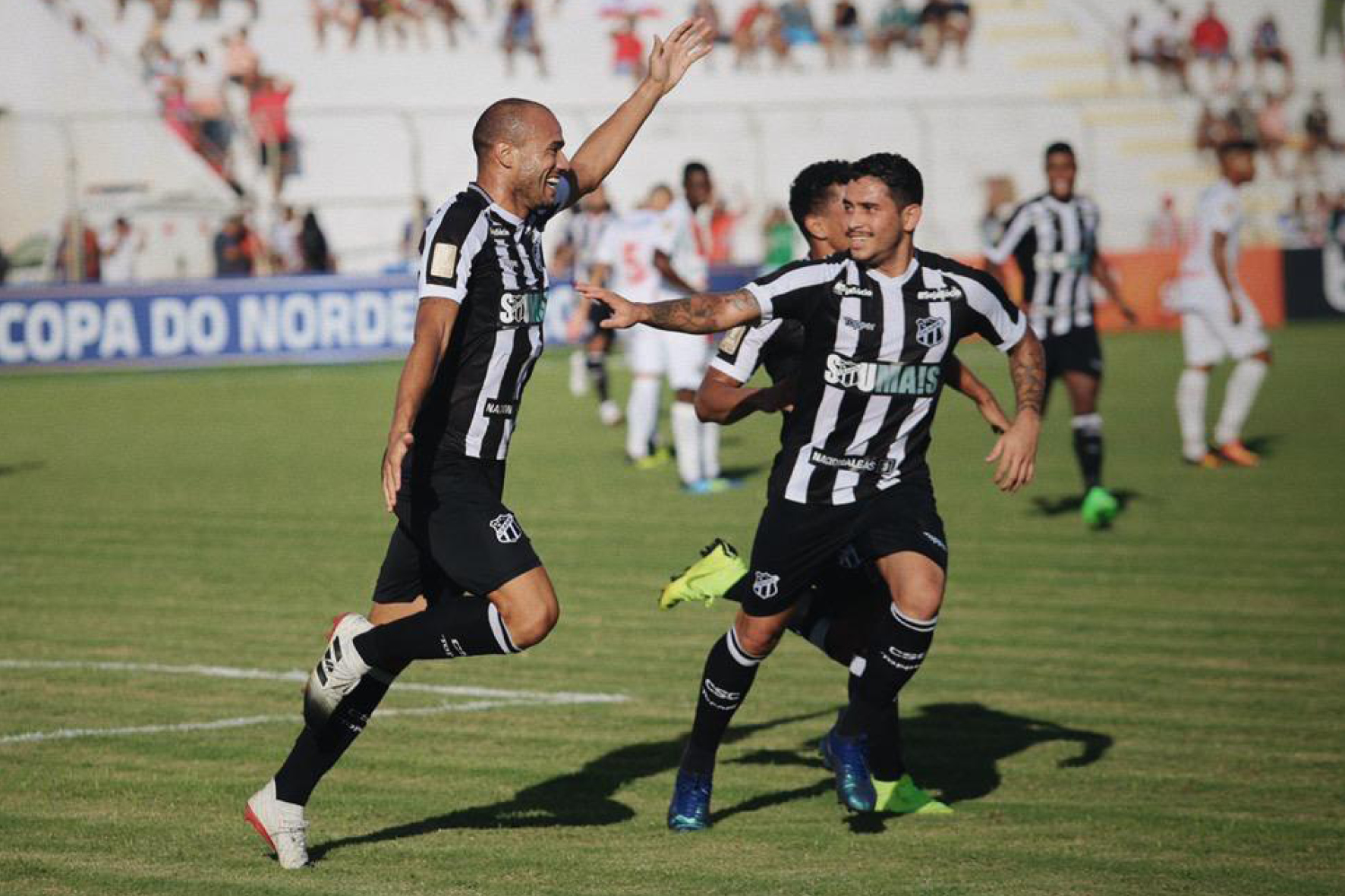 Ceará vence o Salgueiro, assume a liderança e tem vantagem do mando de campo nas quartas-de-final