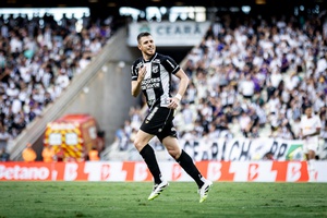 Aylon brinca sobre gols anulados e celebra tento contra RB Bragantino: "Saiu na hora certa"