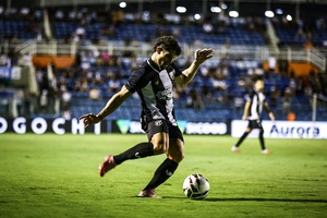 Rafael Ramos dá assistência, é aplaudido pela torcida e valoriza vitória: "Feliz pelos três pontos"