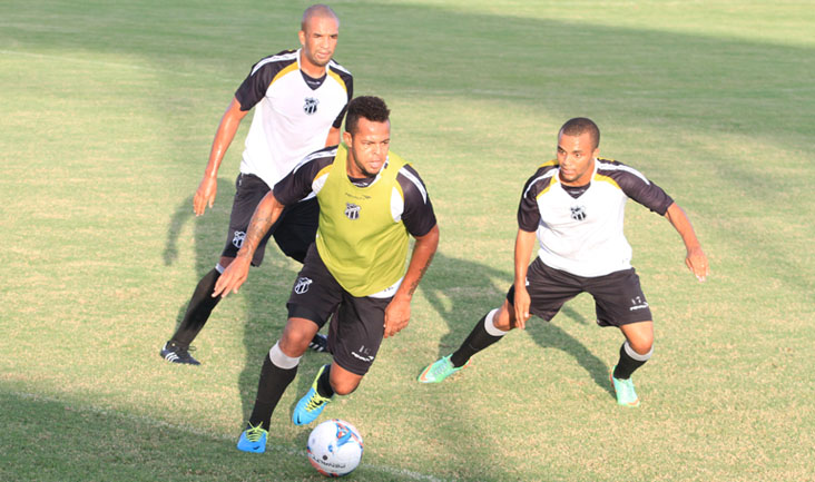 Sérgio Soares comandou treino coletivo nesta terça-feira