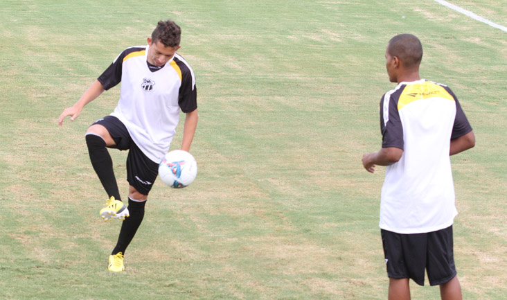 De roupa nova, elenco alvinegro se reapresentou no Ceten