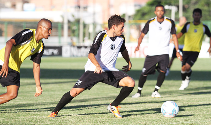 Treino de finalização e coletivo movimentaram os trabalhos de hoje