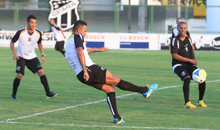 Trabalho de finalização movimentou o treino desta terça-feira