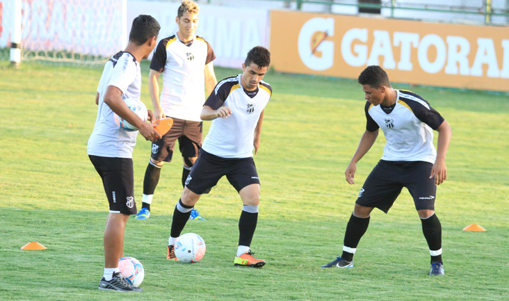 Sob o comando de Sérgio Soares, grupo participou de treino tático