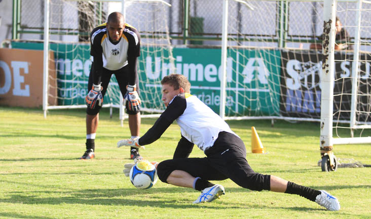 Trabalho tático e de finalizações movimentaram a tarde desta quinta-feira