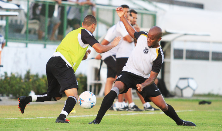 Com o apoio da torcida, Sérgio Soares comandou coletivo nesta tarde
