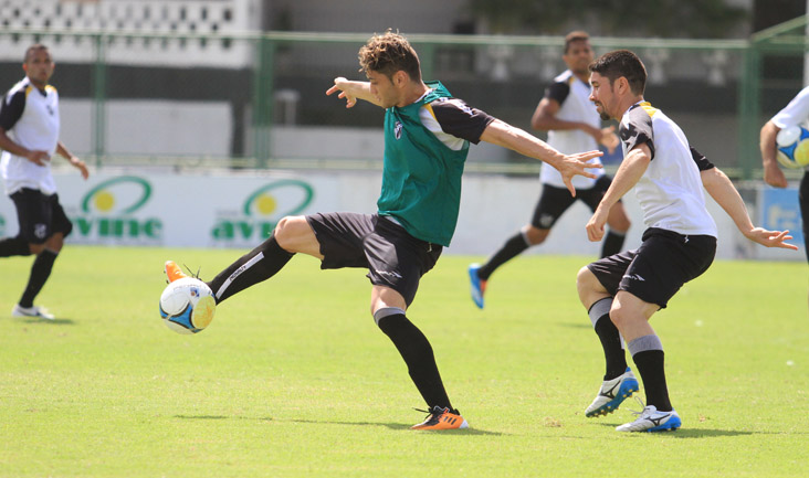Em treino coletivo, Sérgio Soares encerrou a preparação do Ceará