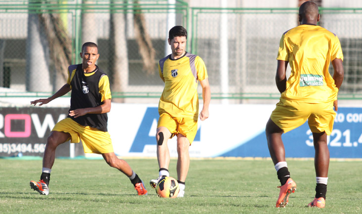 Alvinegros participaram de treino coletivo no CAP