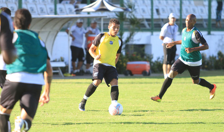 Sérgio Soares comandou um treino técnico com o elenco alvinegro