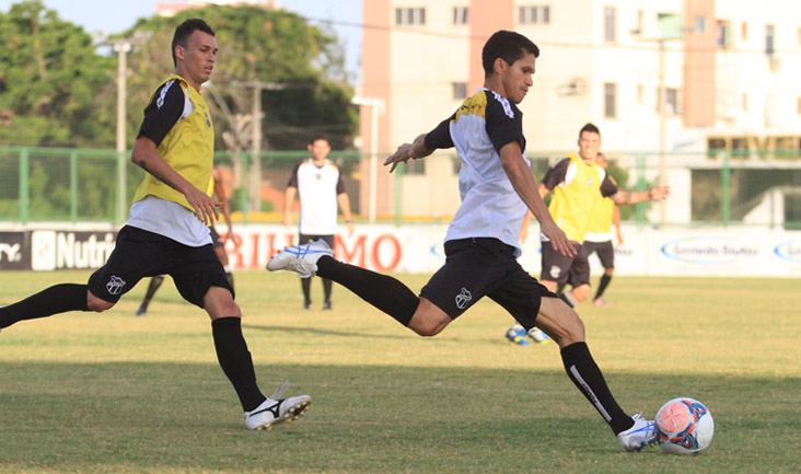 Sérgio Soares comandou treino técnico/tático, em Porangabuçu
