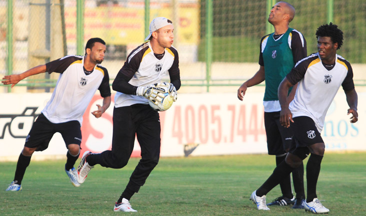 Antes da concentração, jogadores alvinegros treinaram em Porangabuçu