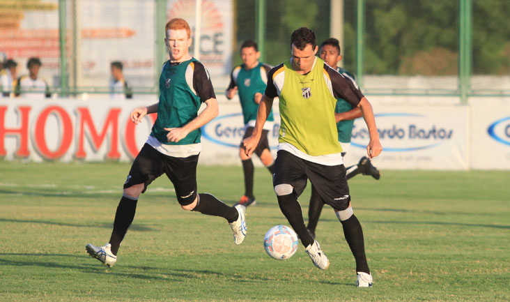 Elenco alvinegro participou de treino tático nesta tarde