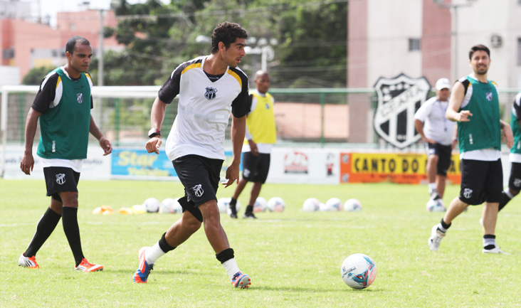 Atletas participaram de treino técnico no Vovozão